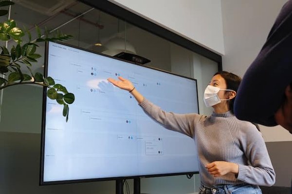 10 Stratégies de Communication Visuelle Impactantes pour Dynamiser l'Image de votre Entreprise